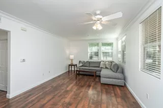 Photo #3: 222038392 Listing