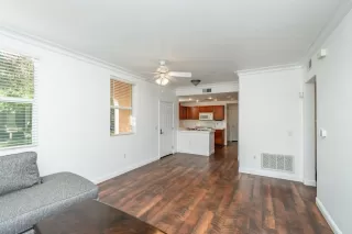 Photo #6: 222038392 Listing