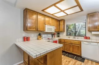 Photo #3: 222038467 Listing