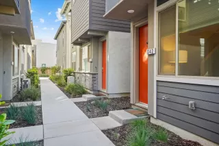 Photo #2: 222038751 Listing