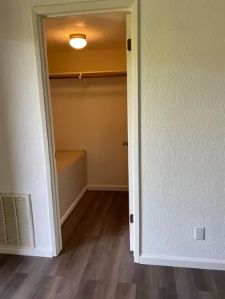 Photo #5: 222040269 Listing