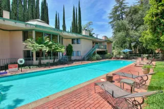 Photo #2: 222040537 Listing