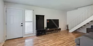 Photo #3: 222040854 Listing