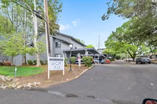 Photo #2: 222040898 Listing