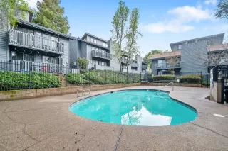 Photo #5: 222040898 Listing