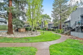 Photo #6: 222040898 Listing