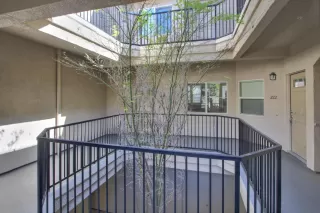 Photo #4: 222042391 Listing