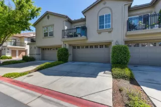 Photo #2: 222042616 Listing