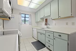 Photo #4: 222042726 Listing