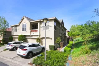 Photo #1: 222043112 Listing