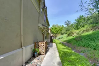 Photo #2: 222043112 Listing