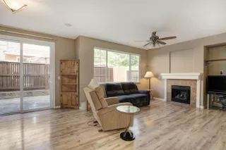 Photo #4: 222043112 Listing