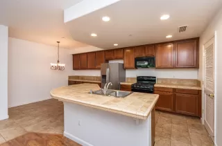 Photo #5: 222043890 Listing