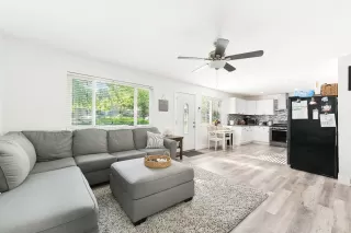 Photo #5: 222044282 Listing