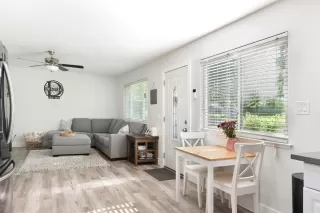 Photo #6: 222044282 Listing