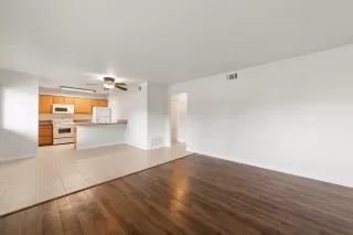 Photo #4: 222044336 Listing