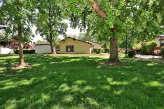 Photo #1: 222044552 Listing