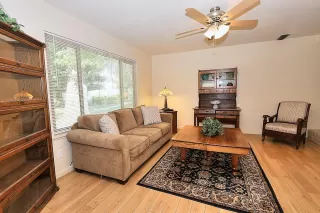 Photo #4: 222044552 Listing