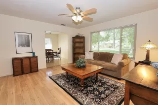 Photo #5: 222044552 Listing