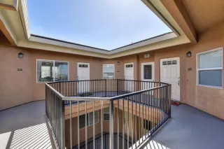 Photo #2: 222044604 Listing