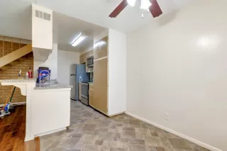 Photo #6: 222044841 Listing