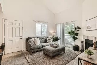 Photo #4: 222045194 Listing