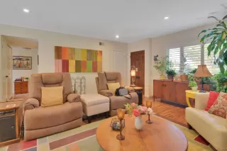 Photo #1: 222045784 Listing