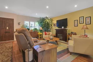 Photo #2: 222045784 Listing