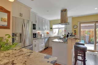 Photo #3: 222045784 Listing