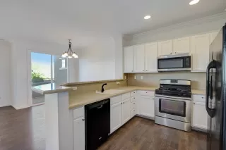 Photo #3: 222045836 Listing