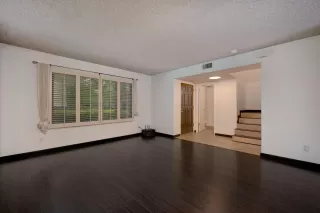 Photo #3: 222046622 Listing