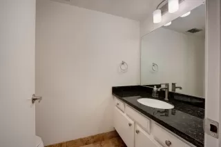 Photo #4: 222046622 Listing