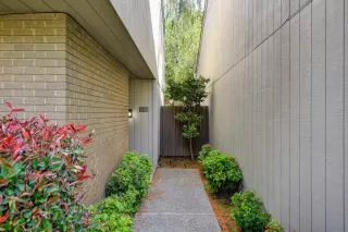 Photo #2: 222046626 Listing