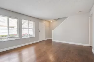 Photo #4: 222047121 Listing