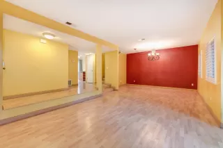 Photo #6: 222047948 Listing