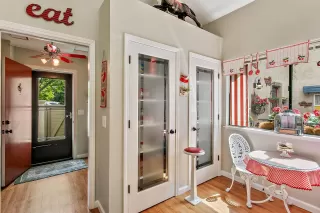 Photo #3: 222048383 Listing