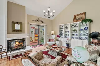 Photo #4: 222048383 Listing