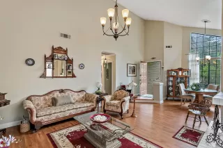 Photo #5: 222048383 Listing