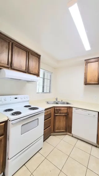 Photo #5: 222048986 Listing 