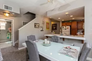 Photo #5: 222049509 Listing