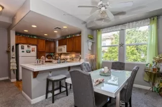 Photo #6: 222049509 Listing