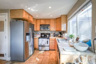 Photo #5: 222049671 Listing