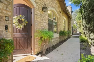 Photo #5: 222049928 Listing