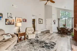 Photo #4: 222050124 Listing