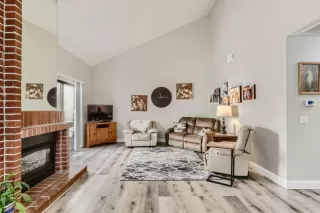 Photo #5: 222050124 Listing