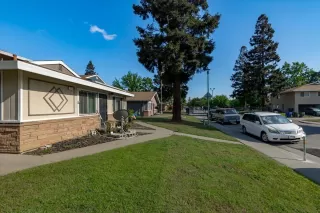 Photo #1: 222050984 Listing