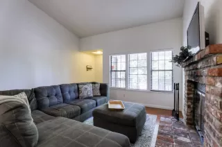 Photo #4: 222051043 Listing