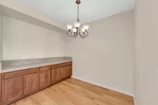 Photo #5: 222051674 Listing