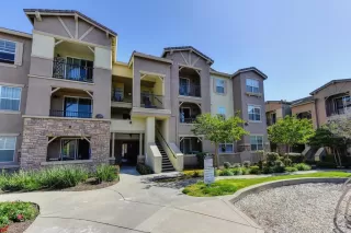 Photo #1: 222052320 Listing 