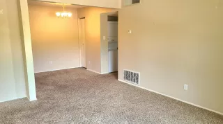 Photo #4: 222052386 Listing